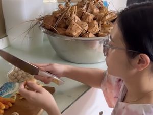 Jago Masak! Ini Momen Prilly Latuconsina ketika Masak Rendang dan Ayam Goreng Jago Masak! Ini Momen Prilly Latuconsina ketika Masak Rendang dan Ayam Goreng