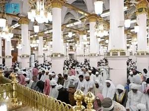 Demi Salat Id di Masjid Nabawi, Jemaah Pilih Tak Pulang usai Salat Isya