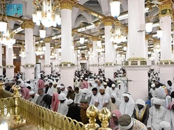 Demi Salat Id di Masjid Nabawi, Jemaah Pilih Tak Pulang usai Salat Isya