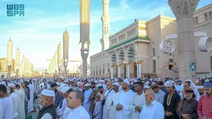 Jemaah Salat Id di Masjid Nabawi Membeludak