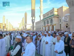 Jemaah Salat Id di Masjid Nabawi Membeludak