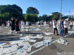 Cerita Iwan 13 Tahun Tak Salat Id dengan Keluarga gegara Sampah Koran Bekas