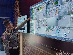 Arus Lalu Lintas Simpang Karanglo Malang Masih Landai di Hari Pertama Lebaran