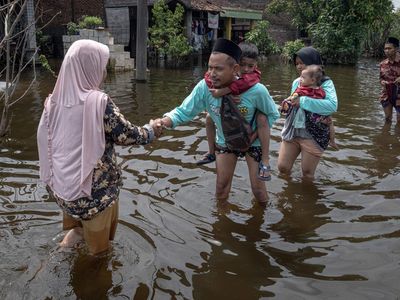 Suasana Lebaran di Tengah Banjir Demak