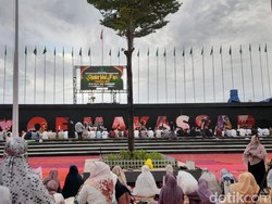Salat Id di Pantai Losari Makassar, Warga Mulai Ramai Berdatangan