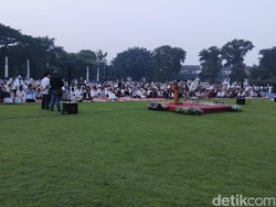 Momen Warga Bandung Salat Id di Lapangan Gasibu dan Masjid Al Jabbar