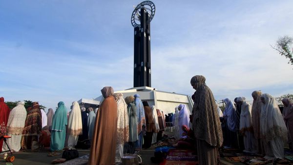 Salat Idul Fitri di Tempat-Tempat Ikonik di Indonesia
