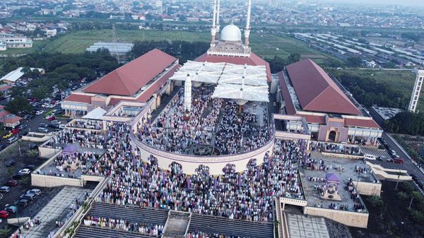 Suasana Salat Idul Fitri di Berbagai Penjuru Daerah