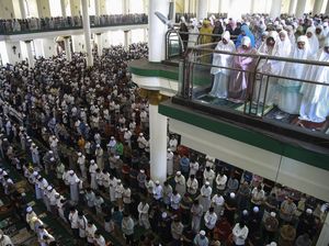 Niat dan Tata Cara Salat Idul Fitri: Berjemaah hingga Sendiri di Rumah Niat dan Tata Cara Salat Idul Fitri: Berjemaah hingga Sendiri di Rumah