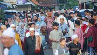 Potret Hangatnya Toleransi Beragama Saat Salat Id