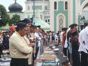 Bacaan Takbir 7x Sholat Idul Adha Lengkap Arab, Latin dan Artinya Bacaan Takbir 7x Sholat Idul Adha Lengkap Arab, Latin dan Artinya