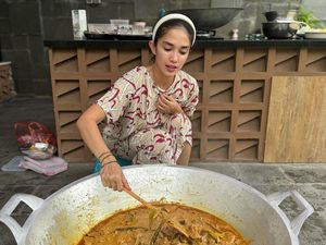 8 Masakan Rumah ala Ussy Sulistiawaty yang Bikin Ngiler 8 Masakan Rumah ala Ussy Sulistiawaty yang Bikin Ngiler