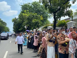 Antrean Open House Jokowi di Istana Makin Panjang hingga Jalan Juanda