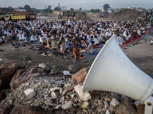 Warga Cilincing Gelar Salat Id di Pangkalan Pasir