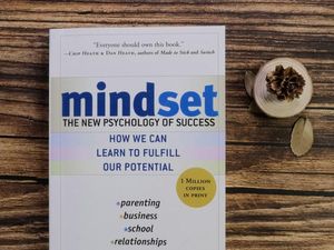 Ciri-ciri Teks Nonfiksi Lengkap dengan Struktur dan Contohnya