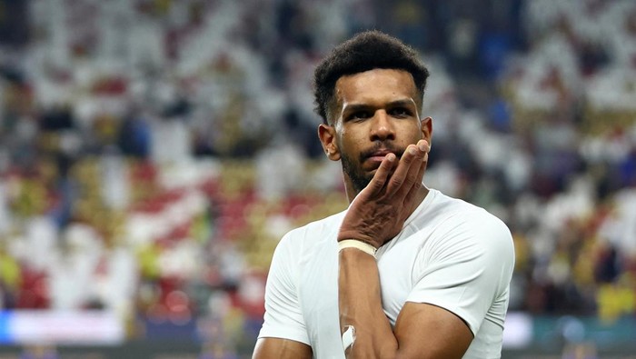 Soccer Football - Saudi Super Cup - Semi Final - Al Hilal v Al Nassr - Mohammed bin Zayed Stadium, Abu Dhabi, United Arab Emirates - April 9, 2024 Al Hilal's Ali Al Bulayhi celebrates after the match REUTERS/Rula Rouhana