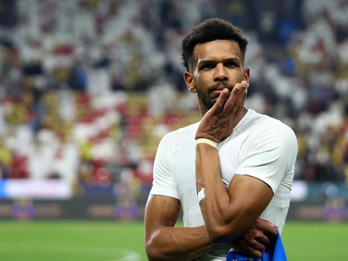 Soccer Football - Saudi Super Cup - Semi Final - Al Hilal v Al Nassr - Mohammed bin Zayed Stadium, Abu Dhabi, United Arab Emirates - April 9, 2024 Al Hilal's Ali Al Bulayhi celebrates after the match REUTERS/Rula Rouhana