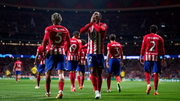 MADRID, SPAIN - APRIL 10: Samuel Lino of Atletico Madrid celebrates after scoring his teams second goal  with teammates during the UEFA Champions League quarter-final first leg match between Atletico Madrid and Borussia Dortmund at Civitas Metropolitano Stadium on April 10, 2024 in Madrid, Spain. (Photo by Diego Souto/Getty Images)