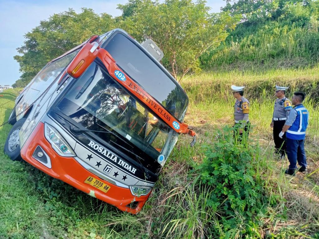 Bus Rosalia Indah Kecelakaan Tewaskan 7 Orang, Dugaan Sopir Ngantuk Berujung Maut