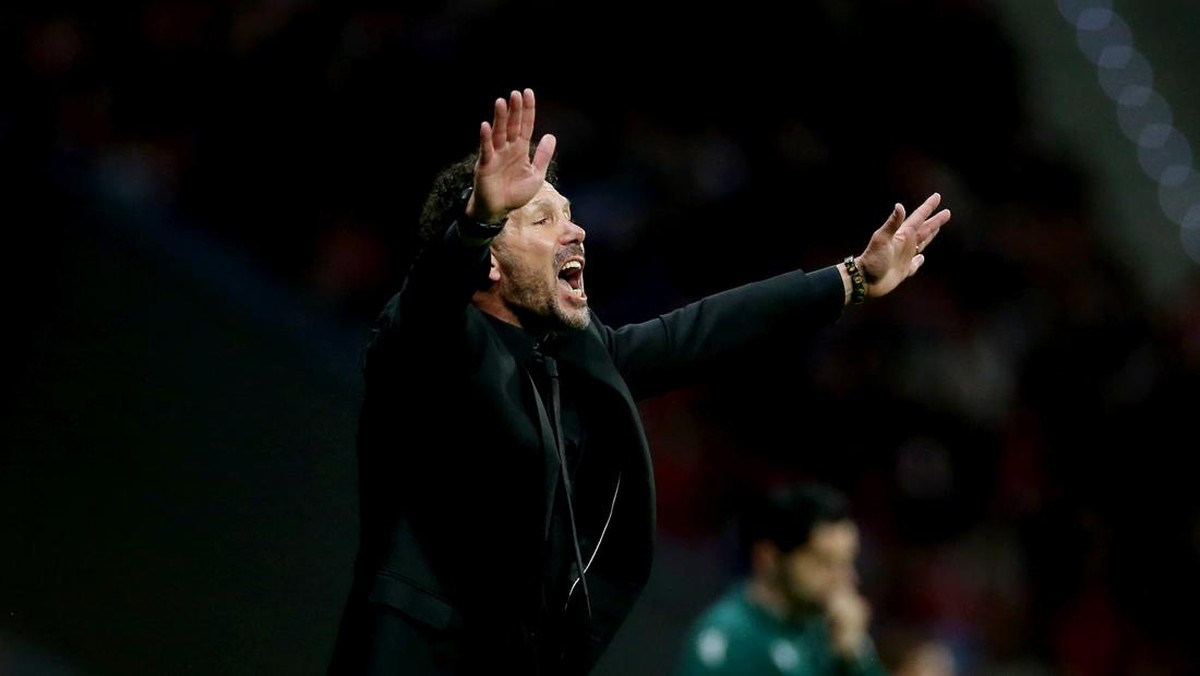 Pelatih Atletico Madrid, Diego Simeone, saat melawan Borussia Dortmund di Liga Champions. (Foto: Florencia Tan Jun - UEFA/UEFA via Getty Images)