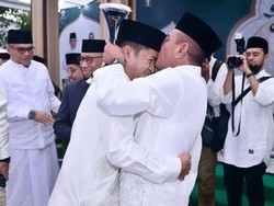 Momen Akrab Edy Rahmayadi Cium Kening Pj Gubsu Hassanudin saat Idul Fitri