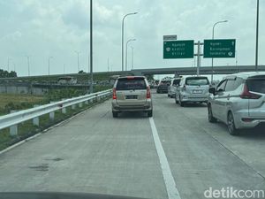Antrean Panjang Terjadi di Exit Tol Nganjuk Dampak Mengkreng Macet Antrean Panjang Terjadi di Exit Tol Nganjuk Dampak Mengkreng Macet