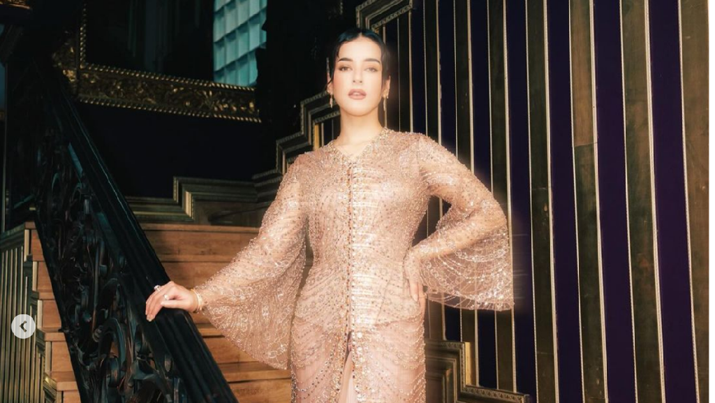 8 Gaya Artis dan Selebgram Pakai Baju Shimmer, Tren Lebaran 2024 8 Gaya Artis dan Selebgram Pakai Baju Shimmer, Tren Lebaran 2024