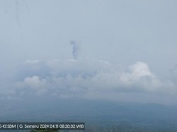 Gunung Semeru Erupsi Keluarkan Abu Setinggi 1.000 Meter