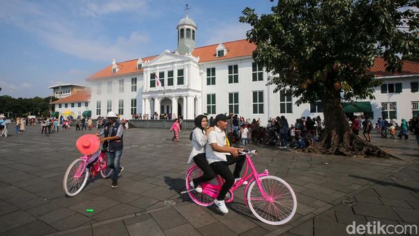 Hari Kedua Lebaran, Kota Tua Jakarta Diserbu Pengunjung