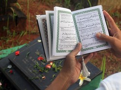 Tata Cara Lengkap Menguburkan Jenazah Menurut Islam