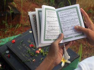 Tata Cara Lengkap Menguburkan Jenazah Menurut Islam Tata Cara Lengkap Menguburkan Jenazah Menurut Islam