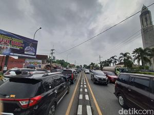 Jalur Arteri Bandar Kedungmulyo Jombang Macet 3 Km Imbas Simpang Mengkreng Jalur Arteri Bandar Kedungmulyo Jombang Macet 3 Km Imbas Simpang Mengkreng