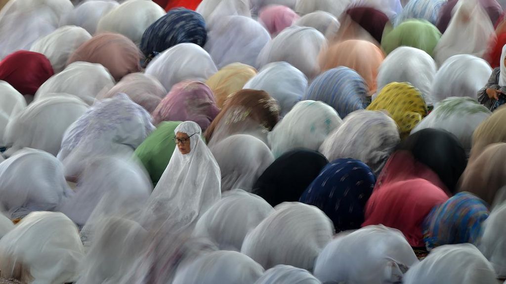 Jamaah Tarekat Syattariyah di Padang Pariaman Gelar Salat Id Hari Ini Jamaah Tarekat Syattariyah di Padang Pariaman Gelar Salat Id Hari Ini