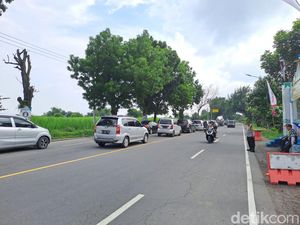 Macet di Jalur Arteri Bandar Kedungmulyo Jombang Mulai Berkurang Macet di Jalur Arteri Bandar Kedungmulyo Jombang Mulai Berkurang