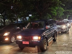 Jalan Kedung Cowek Surabaya Padat Merayap H+1 Lebaran