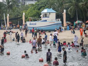 Lebaran Hari Kedua, Pantai Ancol Mulai Dipadati Pengunjung