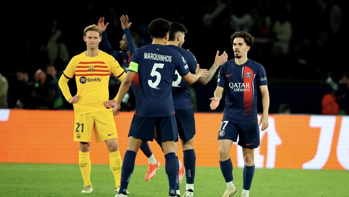 PARIS, FRANCE - APRIL 10: Vitinha #17 of Paris Saint-Germain celebrates his first goal with teammattes during the UEFA Champions League quarter-final first leg match between Paris Saint-Germain and FC Barcelona at Parc des Princes on April 10, 2024 in Paris, France. (Photo by Xavier Laine/Getty Images)