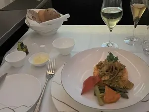 20 Maskapai Penerbangan yang Sajikan Makanan Terbaik