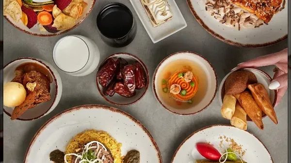 10 Maskapai dengan Makanan Terenak Versi Netizen