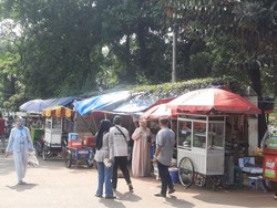 Siasat Pedagang TPU Tanah Kusir Ganti Dagangan demi Raup Cuan Saat Lebaran