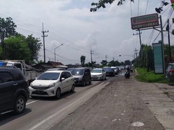 Simpang Mengkreng Macet Lebih 2 Km Dikeluhkan Pengguna Jalan
