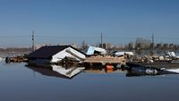 Penampakan Banjir Parah Rendam Orenburg Rusia