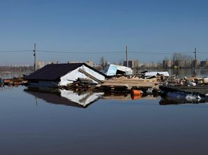 Penampakan Banjir Parah Rendam Orenburg Rusia