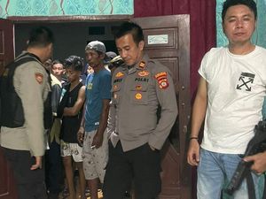 Pria Tikam Istri-Selingkuhan Usai Kepergok Chatting, 1 Orang Tewas Pria Tikam Istri-Selingkuhan Usai Kepergok Chatting, 1 Orang Tewas