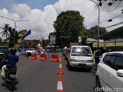 Libur Lebaran, Kendaraan Wisatawan Padati Jalur Cirebon-Kuningan