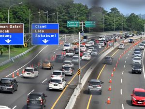 Begini Cara Aman Masuk Jalur Contraflow di Tol Begini Cara Aman Masuk Jalur Contraflow di Tol