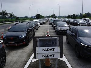 Potret Kepadatan Arus Lalin di Exit Tol Jombang