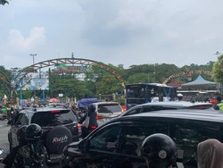 Ragunan Diserbu Warga di Hari Ke-2 Lebaran, Lalin Arah Pintu Masuk Macet