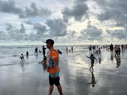 Kronologi Rombongan Turis Belgia Terseret Ombak Parangtritis-2 Orang Tewas