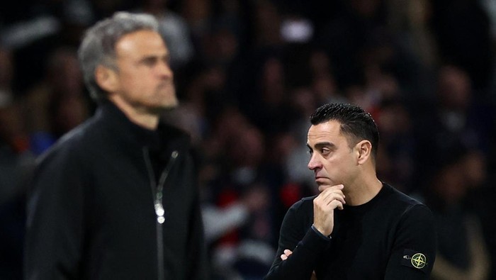 Soccer Football - Champions League - Quarter Final - First Leg - Paris St Germain v FC Barcelona - Parc des Princes, Paris, France - April 10, 2024 Paris St Germain coach Luis Enrique and FC Barcelona coach Xavi REUTERS/Stephanie Lecocq